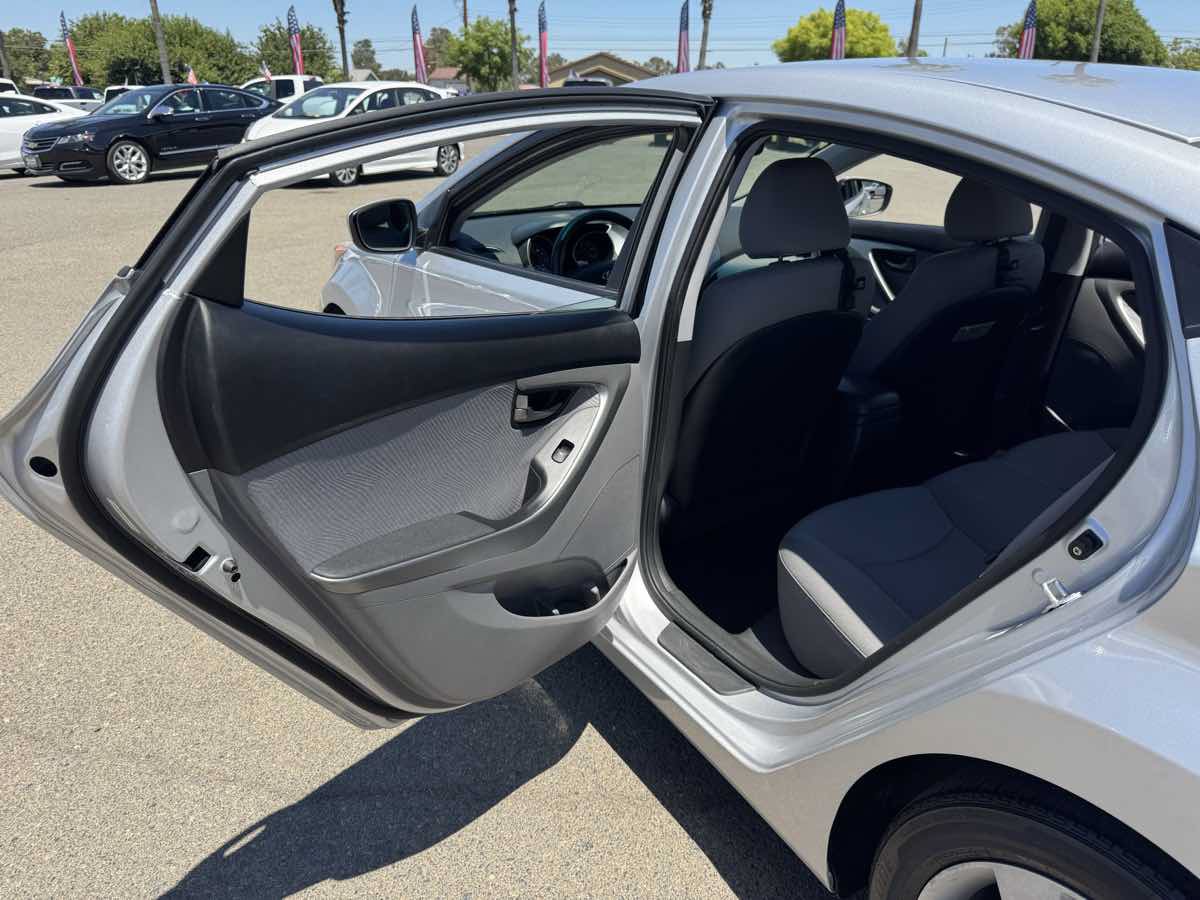 Used 2013 Hyundai Elantra GLS w/ Preferred Pkg FWD image 18
