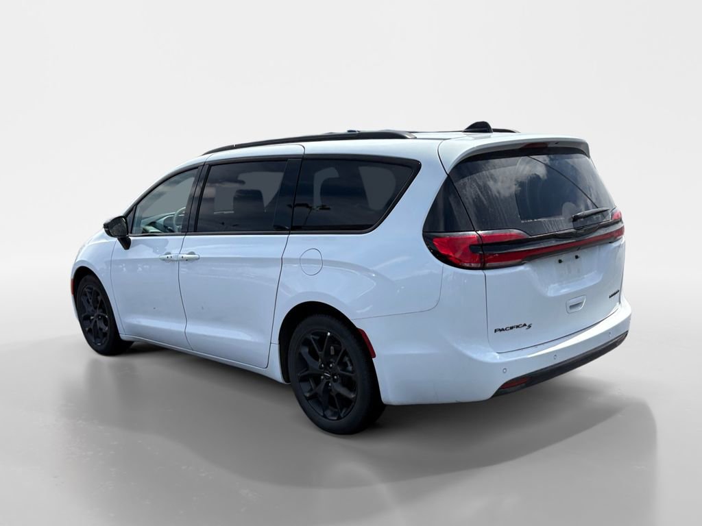 Used 2025 Chrysler Pacifica Limited FWD image 3