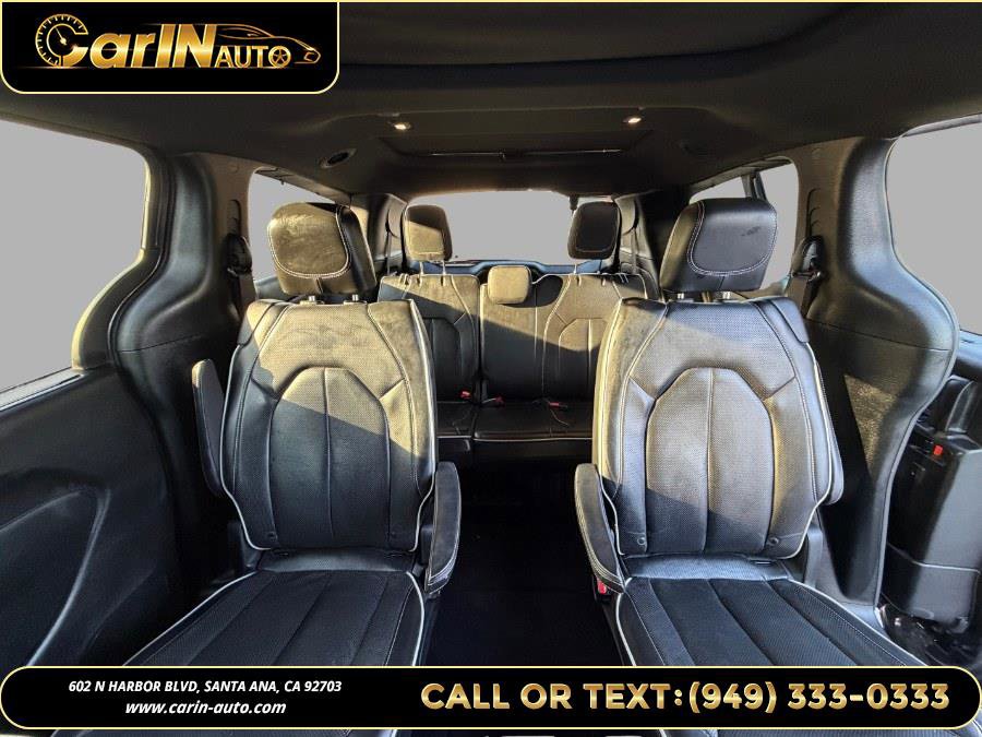 Used 2019 Chrysler Pacifica Limited w/ S Appearance Package image 18