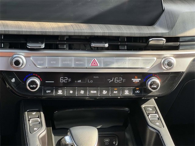 Used 2024 Kia Telluride EX w/ EX Captain's Chair Package image 4