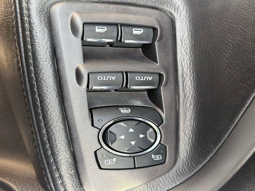 Used 2015 Ford Explorer XLT w/ Equipment Group 202B AWD/4WD image 21