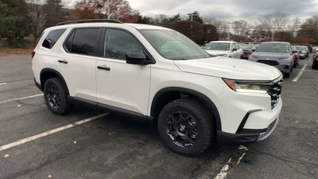 New 2025 Honda Pilot TrailSport image 2