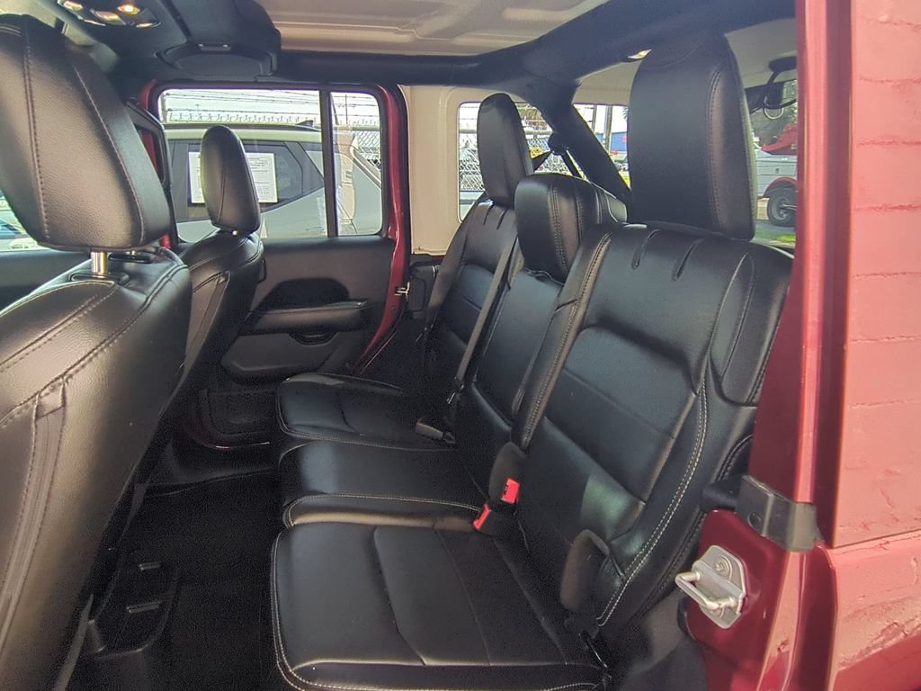 Used 2021 Jeep Wrangler Unlimited Sahara w/ Cold Weather Group AWD/4WD image 15