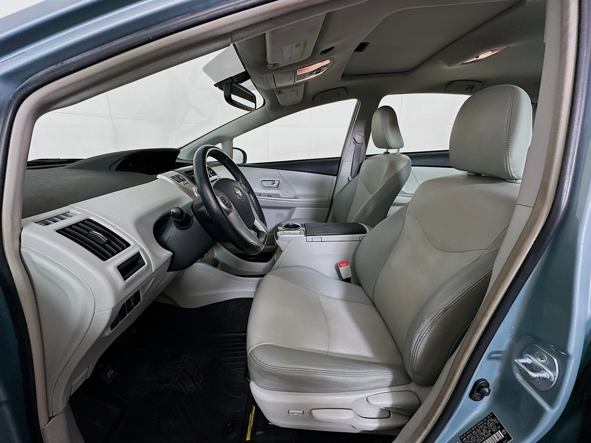 Used 2014 Toyota Prius V Five image 13