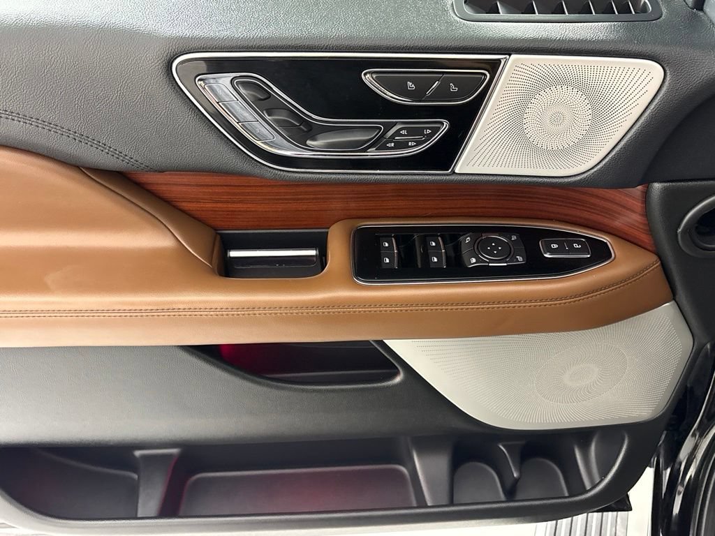 Used 2023 Lincoln Navigator L Reserve AWD/4WD image 28