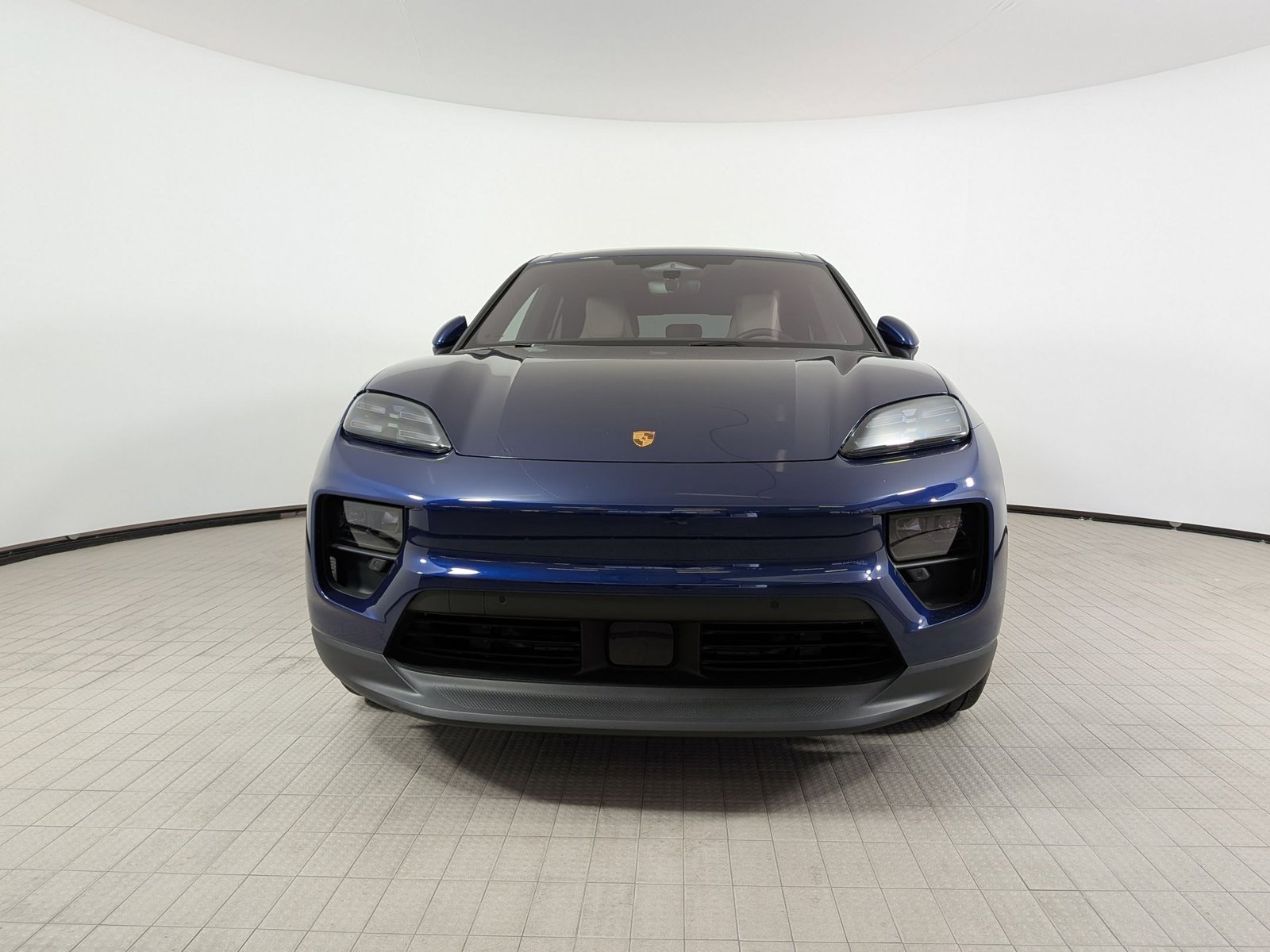 Certified 2025 Porsche Macan Electric RWD image 4