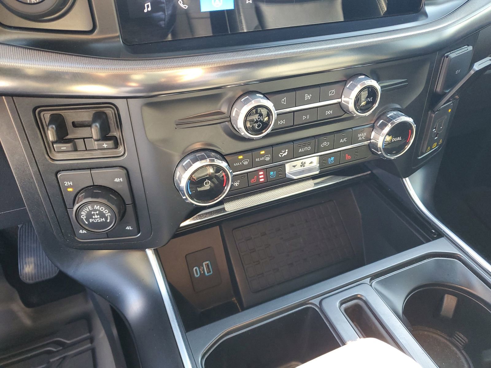 Certified 2024 Ford F150 Raptor image 25