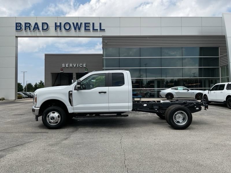 New 2025 Ford F350 XL w/ XL Chrome Package