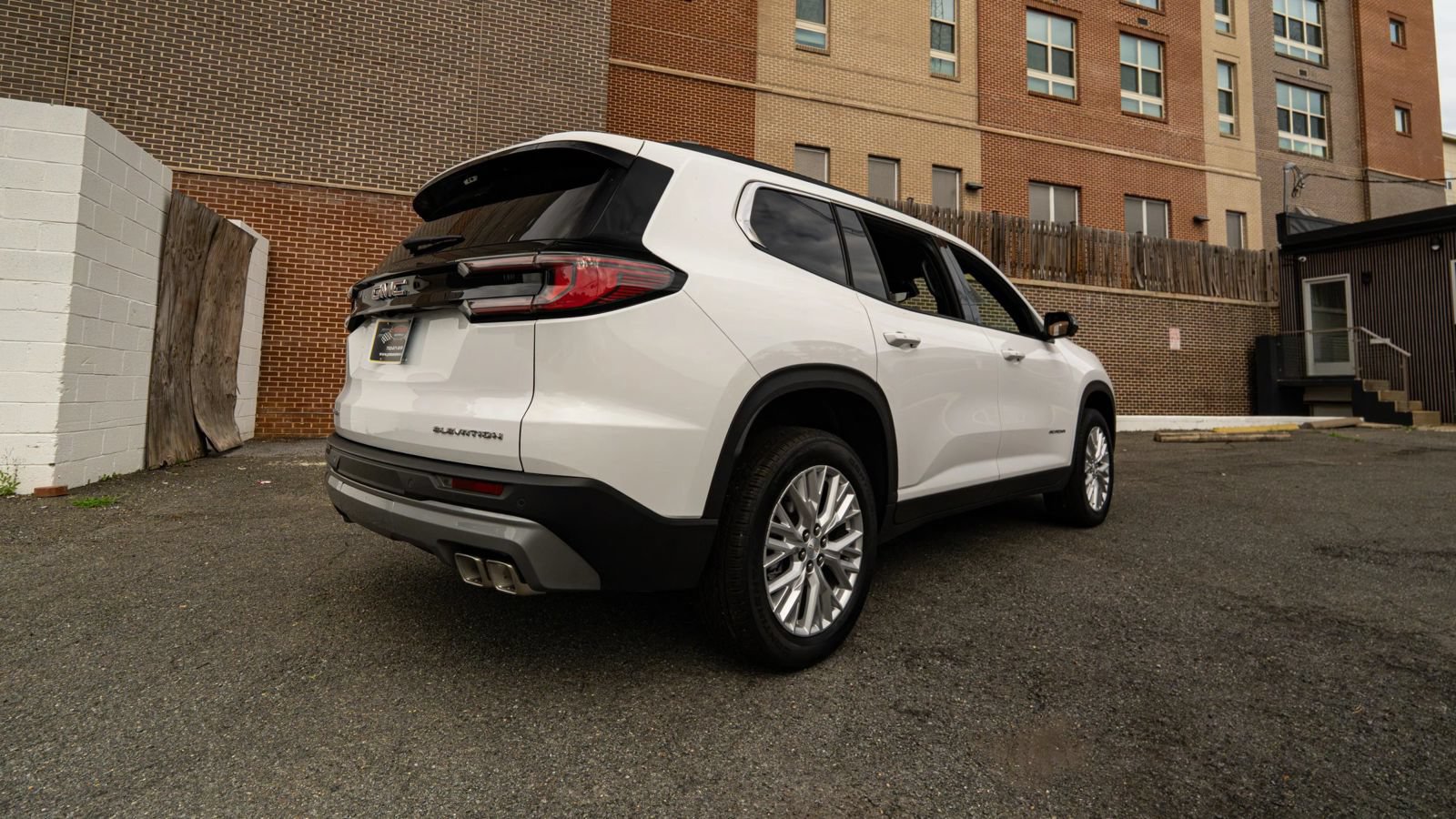 Used 2026 GMC Acadia Elevation w/ Elevation Premium Package FWD image 3
