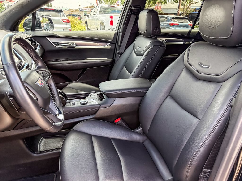 Certified 2025 Cadillac XT6 Luxury FWD image 33