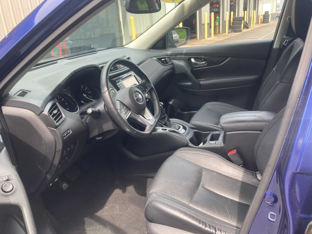 Used 2017 Nissan Rogue SL w/ SL Premium Package AWD/4WD image 12