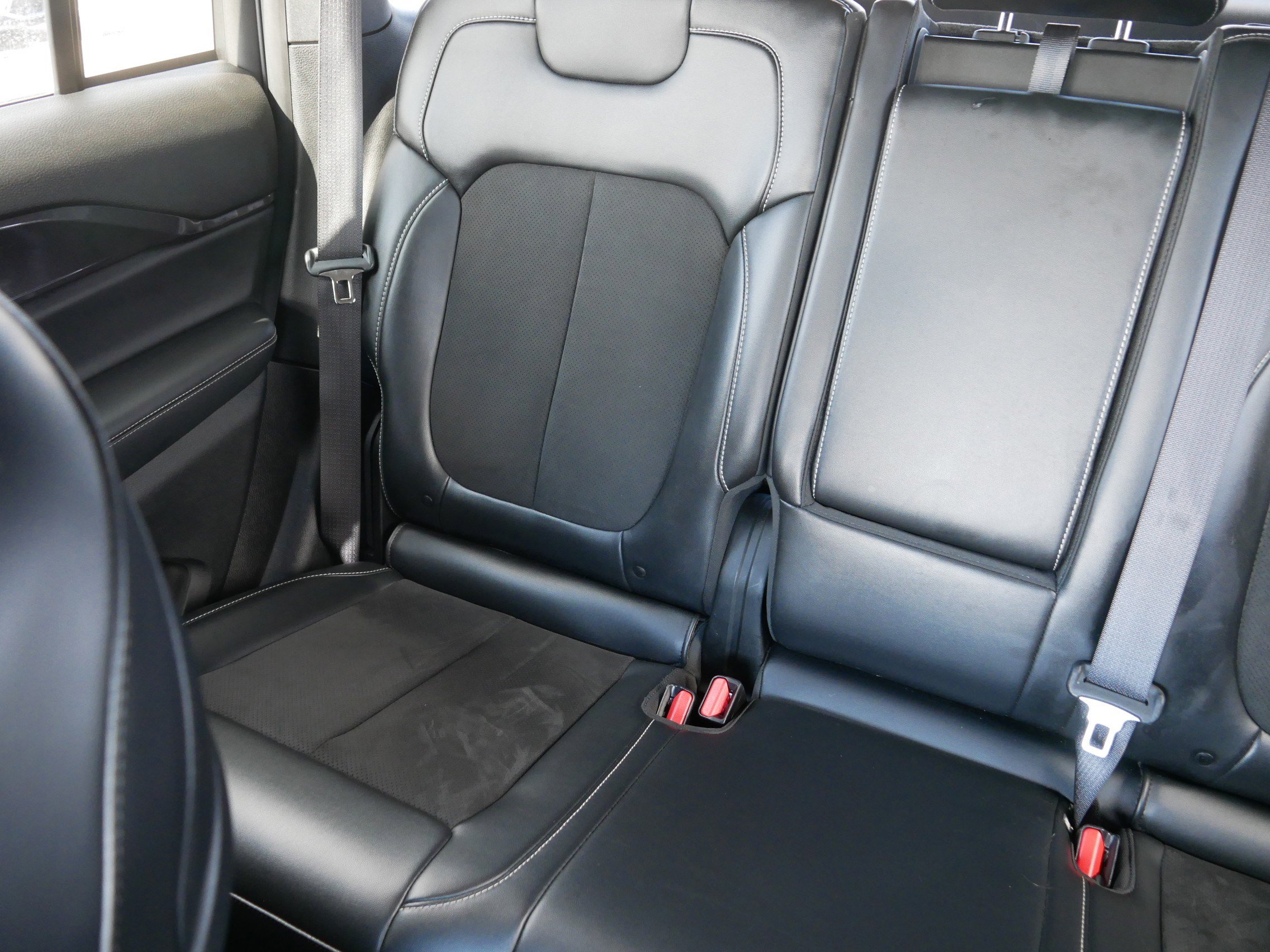 Used 2022 Jeep Grand Cherokee Altitude AWD/4WD image 12
