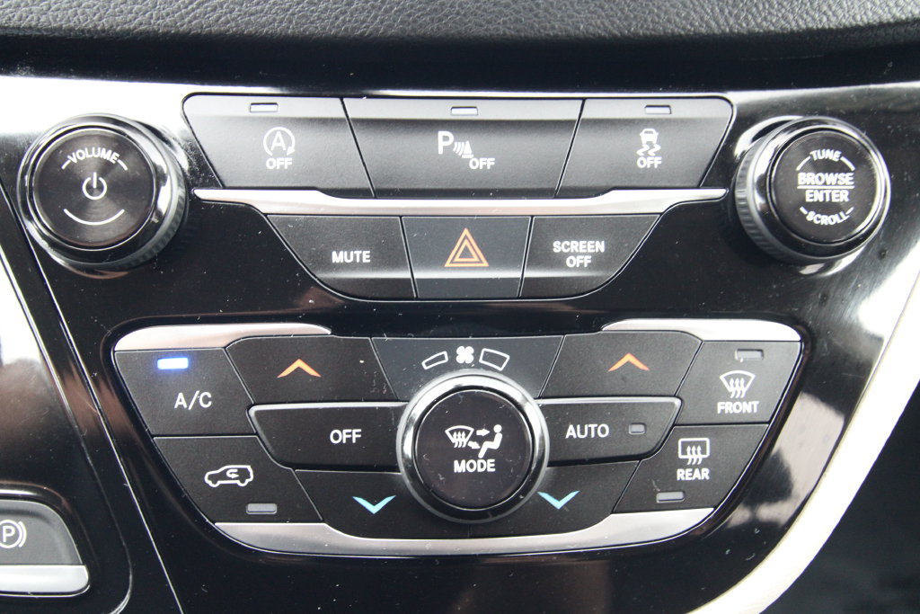 Used 2020 Chrysler Pacifica Touring-L Plus FWD image 30
