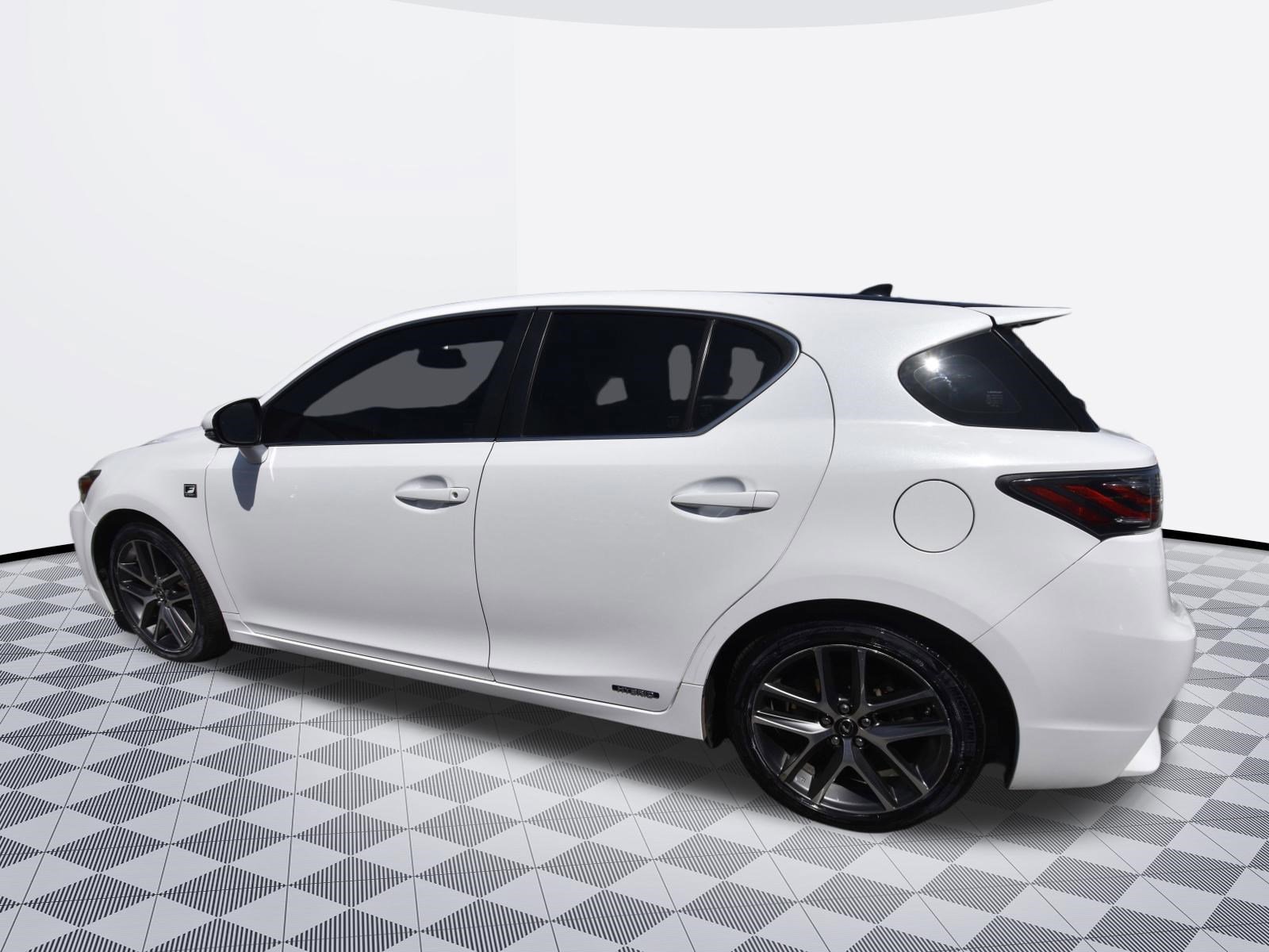 Used 2015 Lexus CT 200h w/ F Sport w/Nuluxe Interior FWD image 3