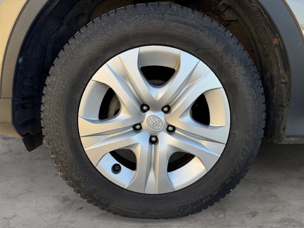 Used 2015 Toyota RAV4 LE AWD/4WD image 9
