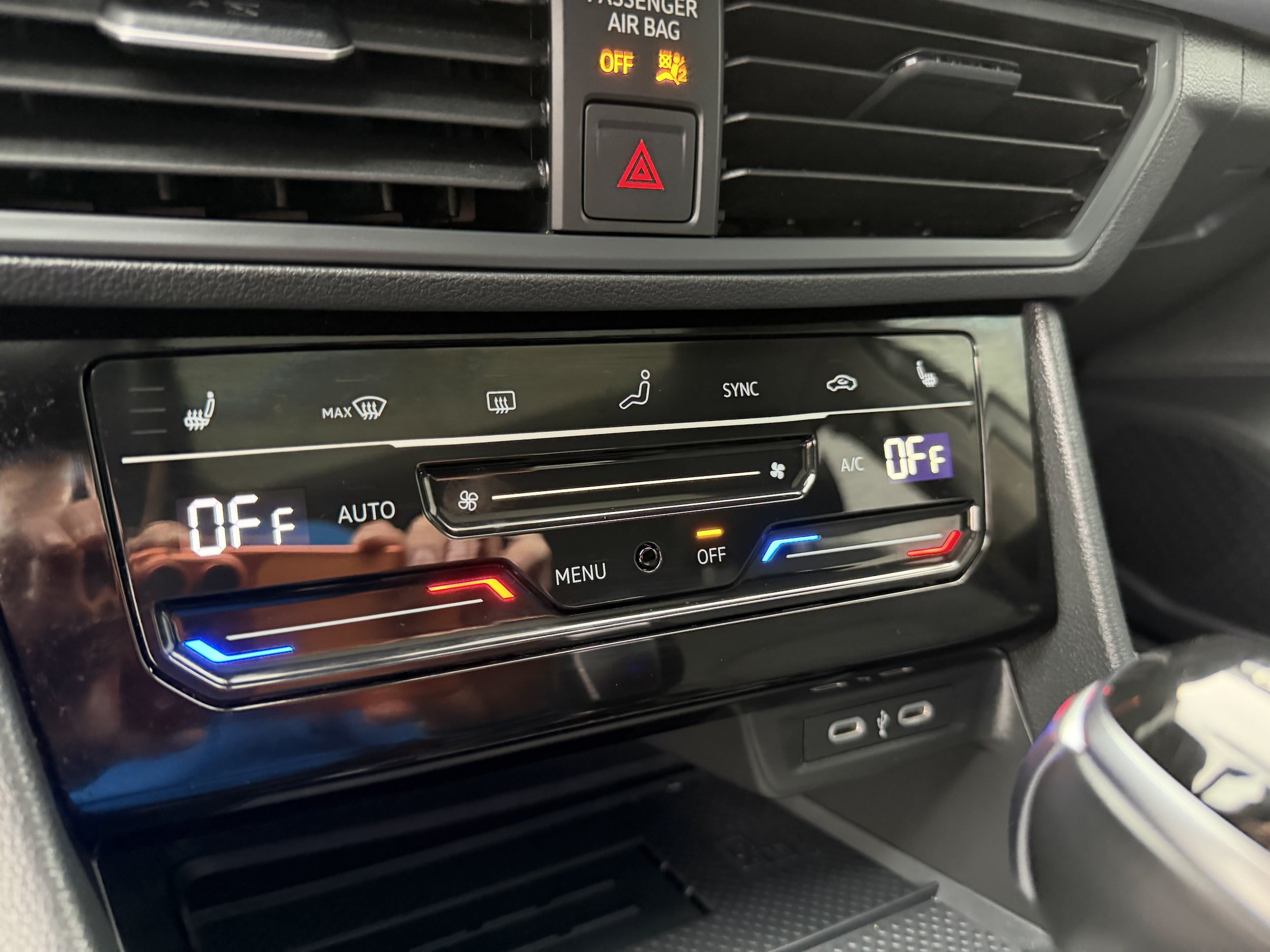 Used 2025 Volkswagen Jetta SE FWD image 21