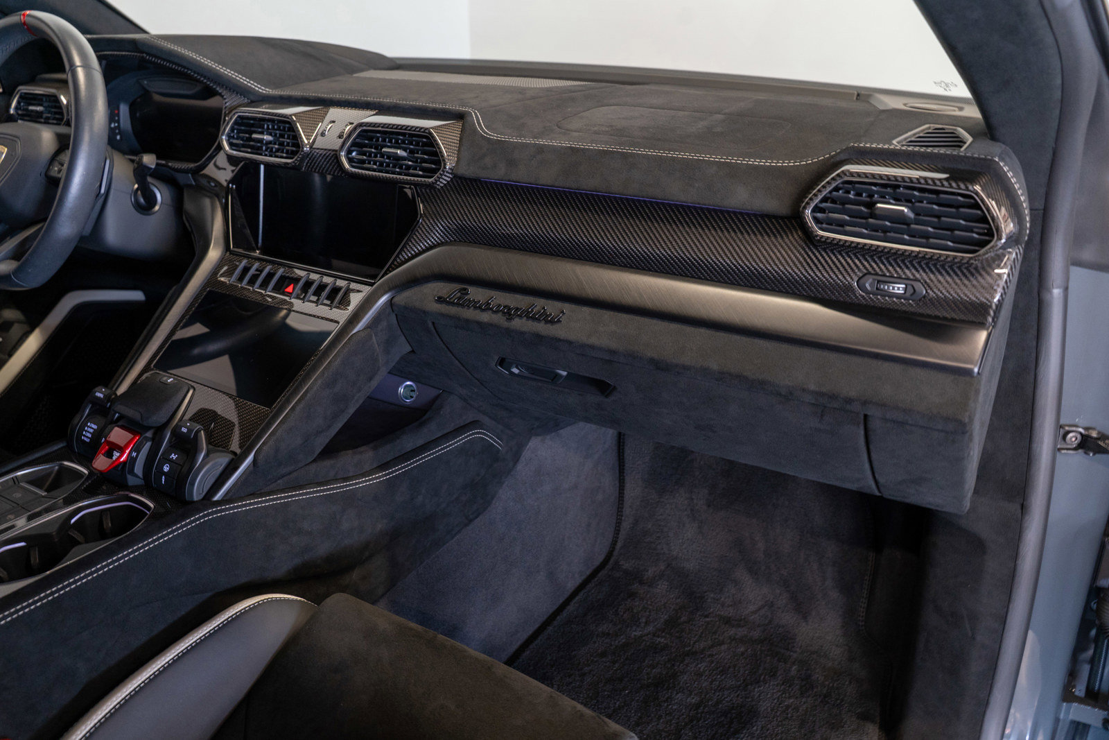 Used 2023 Lamborghini Urus Performante AWD/4WD image 13