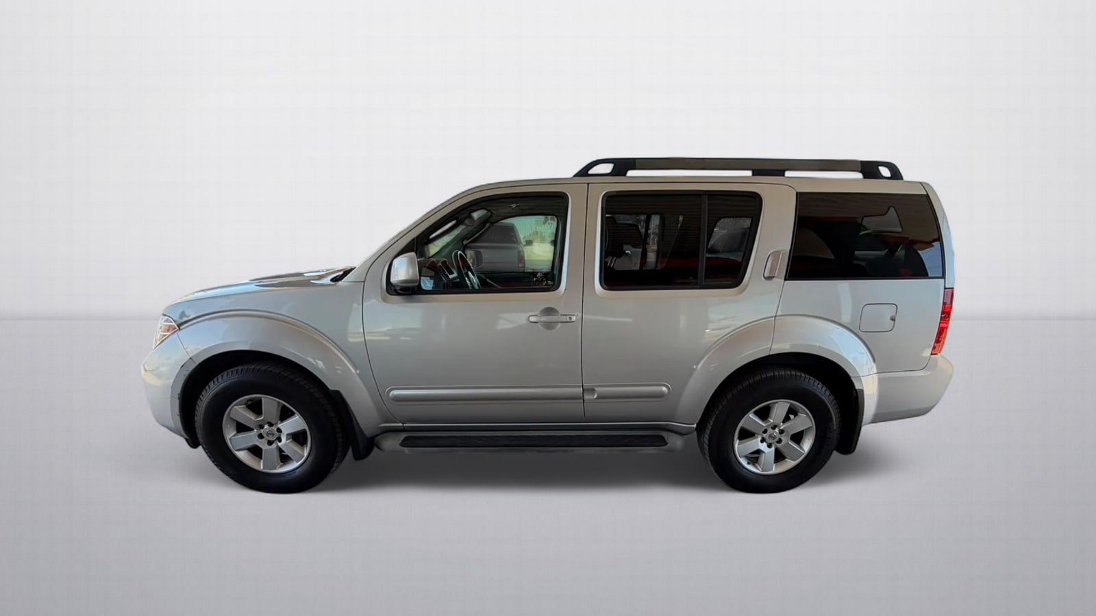 Used 2011 Nissan Pathfinder SV RWD image 7