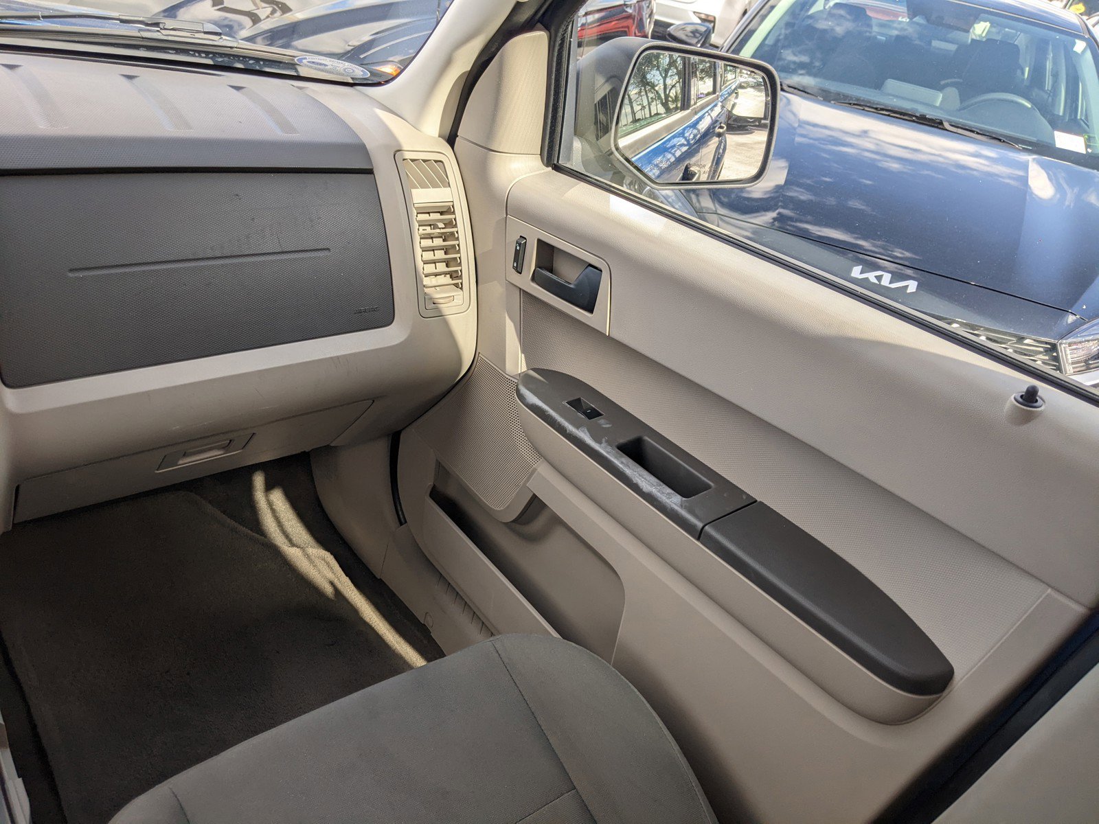 Used 2011 Ford Escape XLS w/ 101A Rapid Spec Order Code image 14