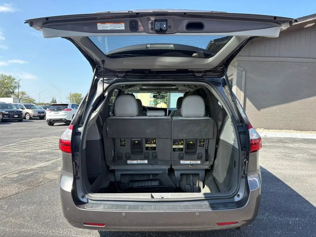 Used 2017 Toyota Sienna XLE Premium AWD/4WD image 10