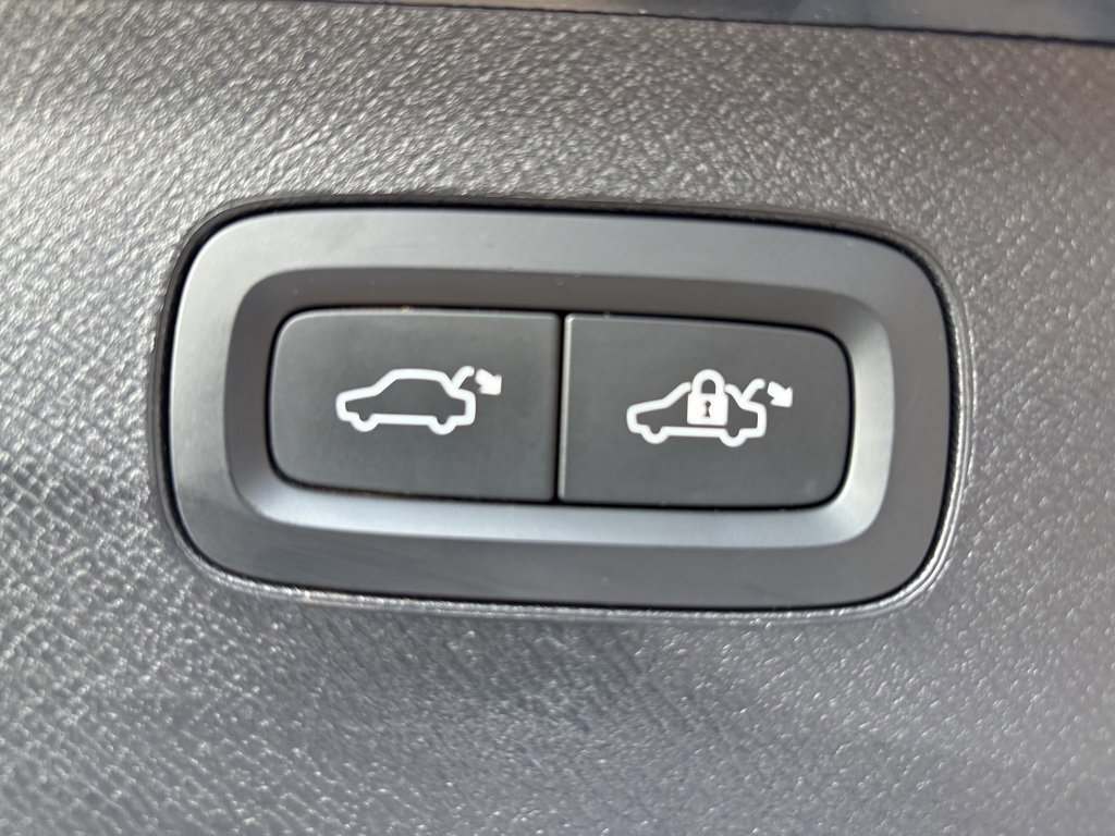 Certified 2023 Volvo XC90 B5 Plus image 42