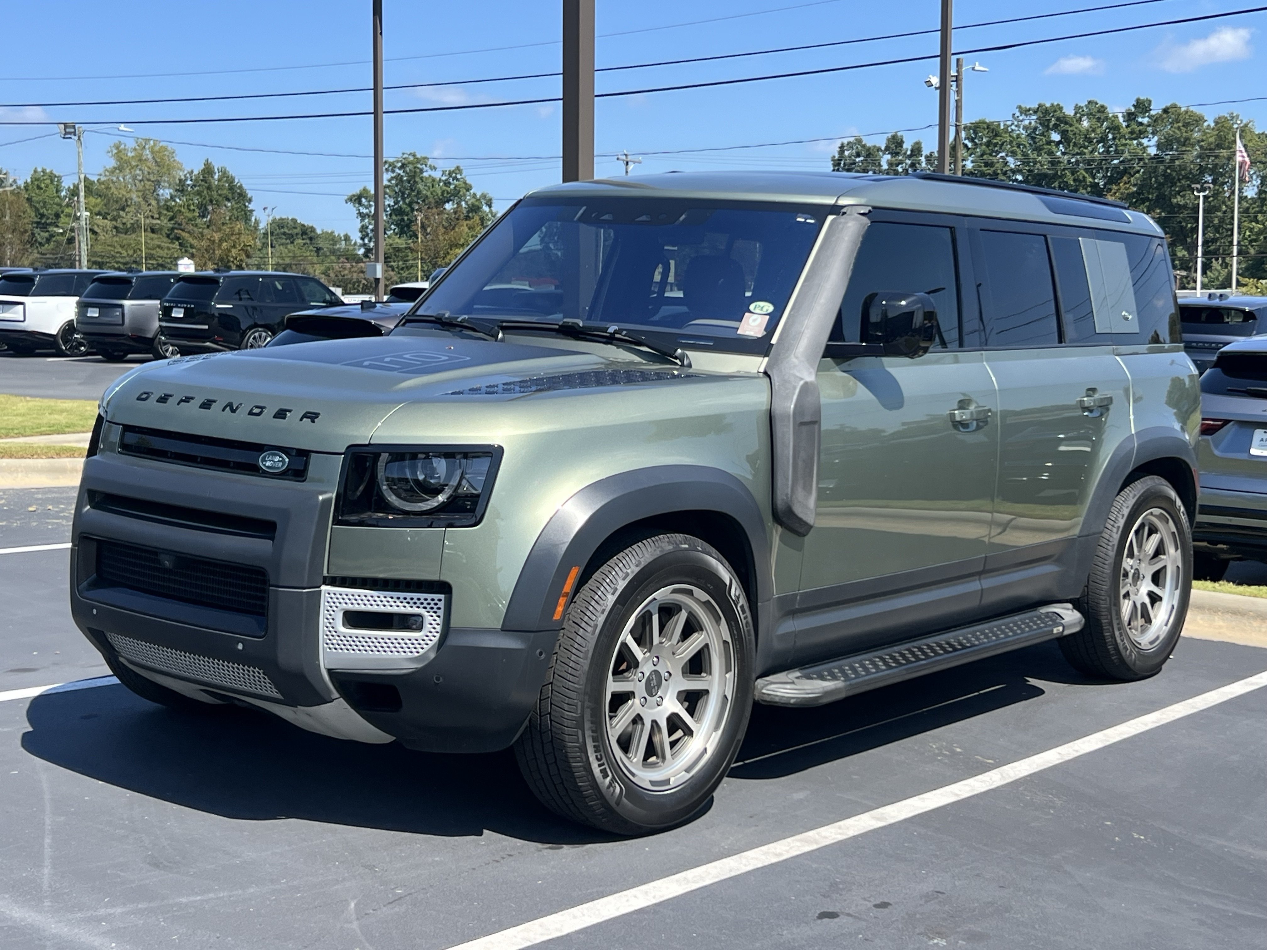 Used 2022 Land Rover Defender 110 SE AWD/4WD image 2