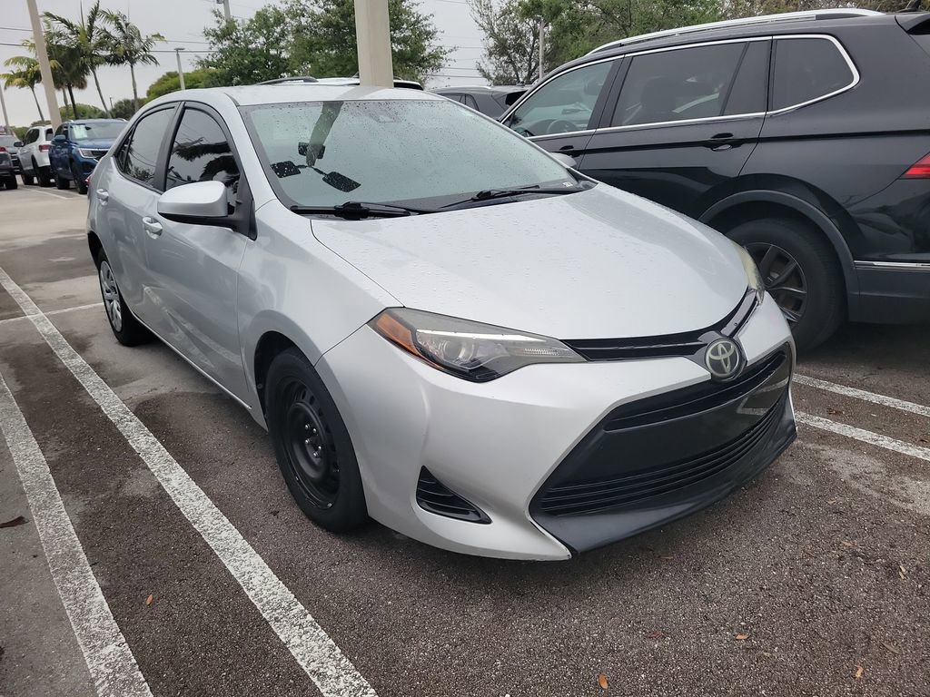 Used 2017 Toyota Corolla LE image 5