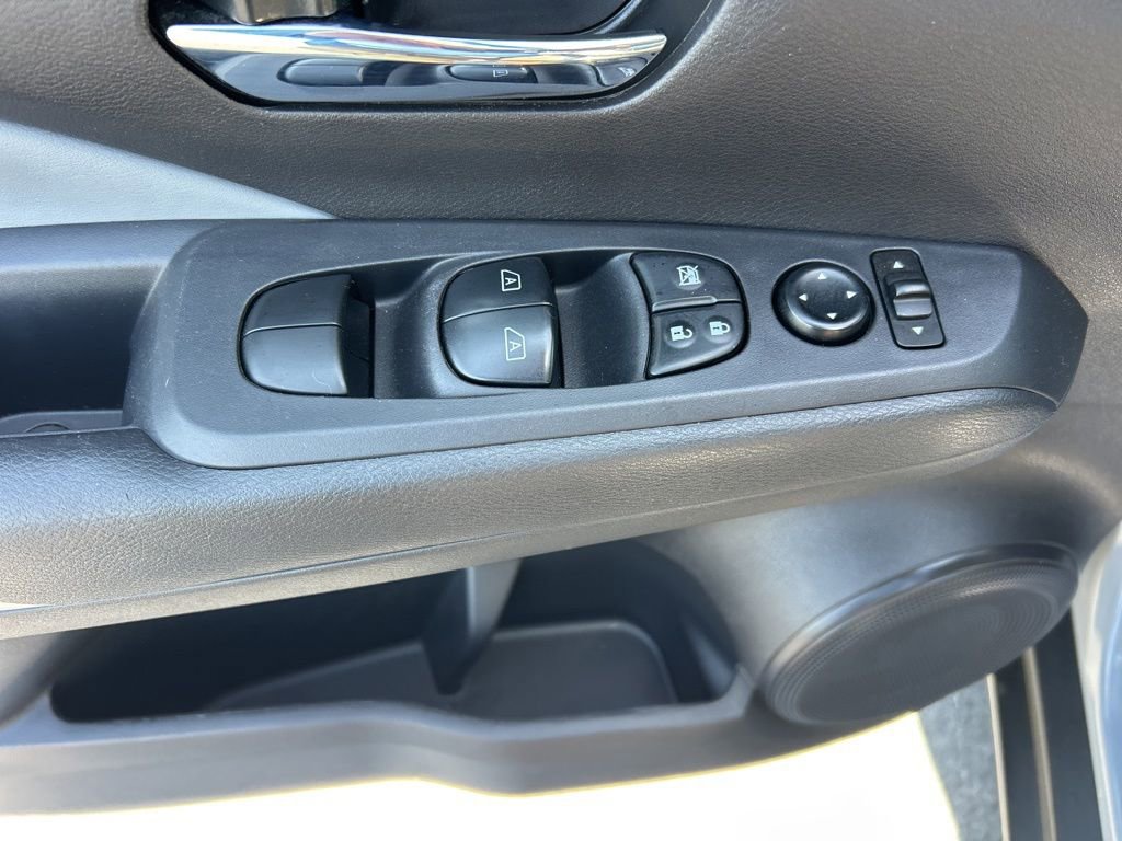 Used 2024 Nissan Kicks SR w/ SR Premium Package image 4