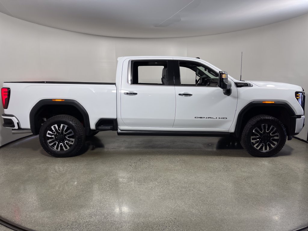 Used 2025 GMC Sierra 2500 Denali Ultimate w/ Max Trailering Package AWD/4WD image 2