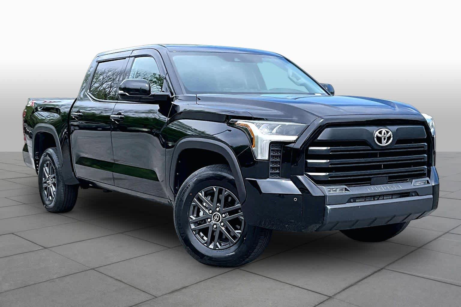 Used 2023 Toyota Tundra SR5 w/ SR5 Convenience Package AWD/4WD image 3