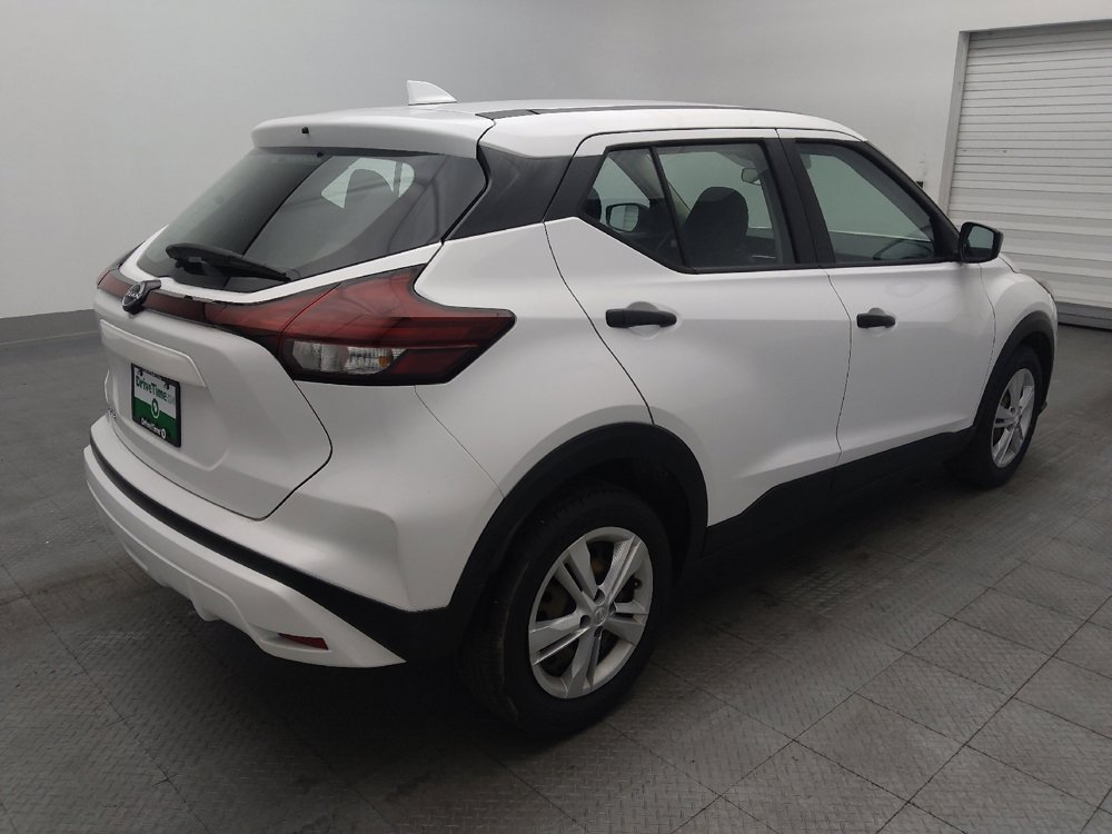Used 2022 Nissan Kicks S image 9
