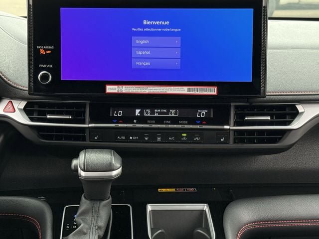 Used 2025 Toyota Sienna XSE FWD image 17