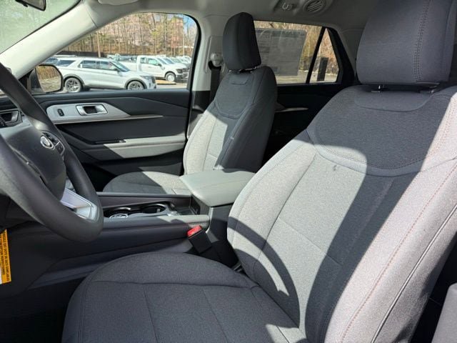 Used 2026 Ford Explorer Active AWD/4WD image 10