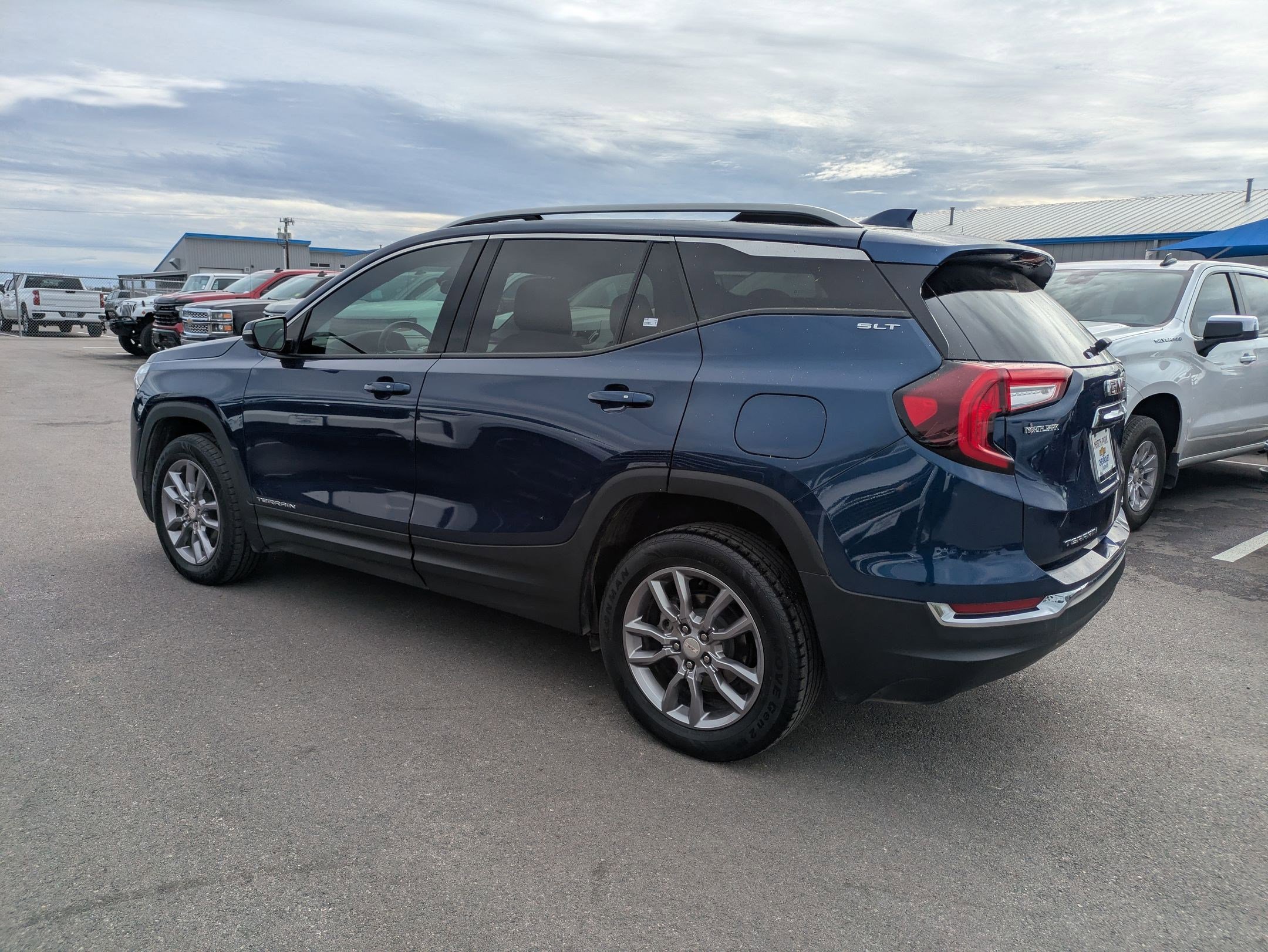 Used 2022 GMC Terrain SLT image 6