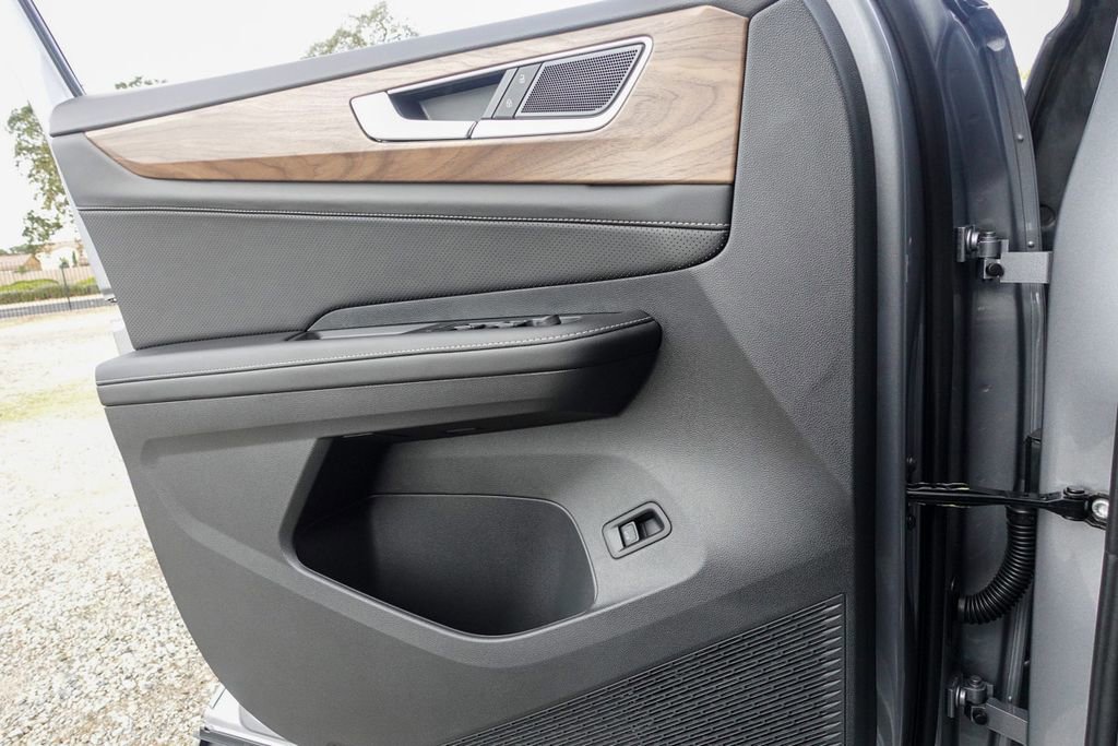 New 2026 Volkswagen Atlas SE image 15