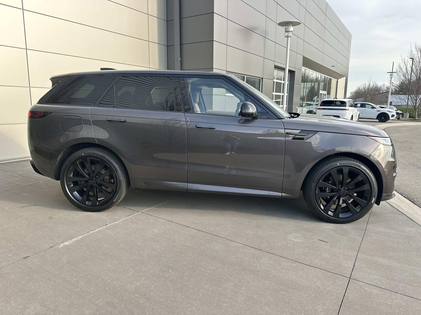 New 2026 Land Rover Range Rover Sport Dynamic SE AWD/4WD image 4