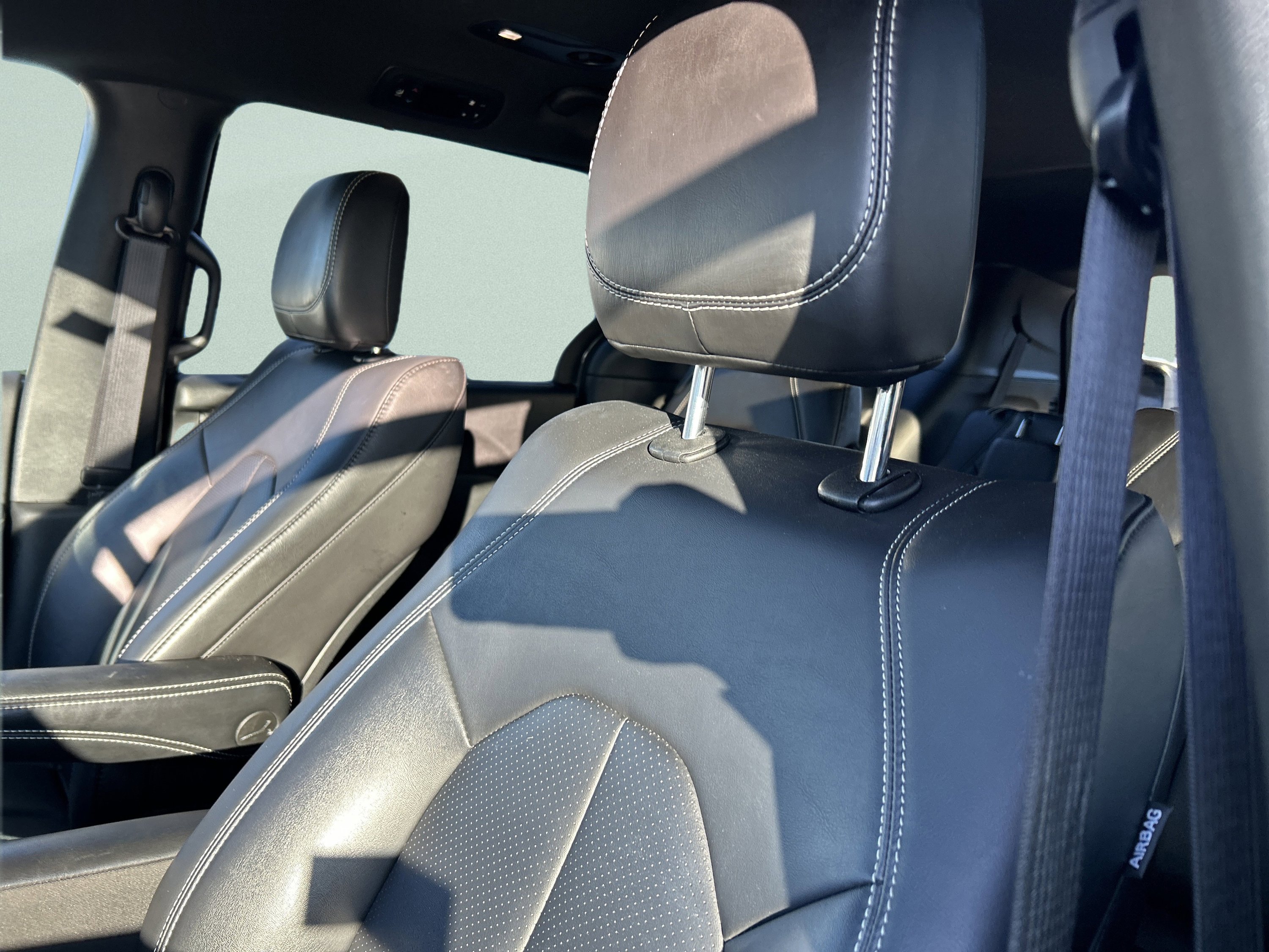 Used 2025 Chrysler Pacifica Select image 12