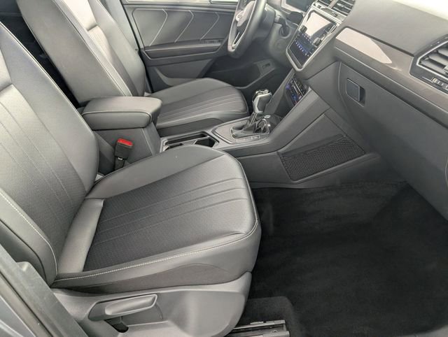 Used 2024 Volkswagen Tiguan SE image 35