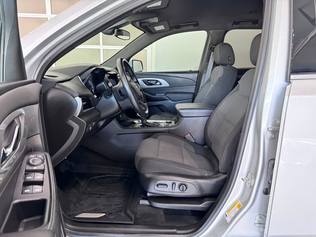 Certified 2022 Chevrolet Traverse LT w/ LPO, Floor Liner Package image 8
