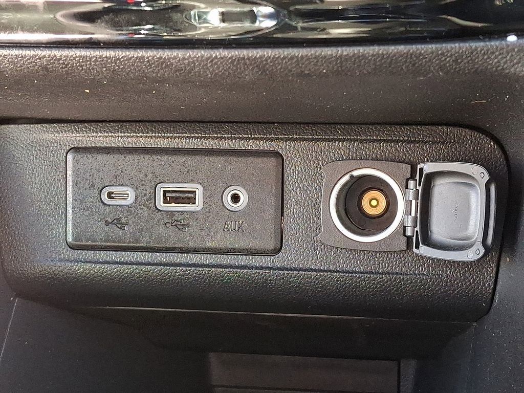 Used 2023 Buick Encore GX Essence w/ Experience Buick Package image 23