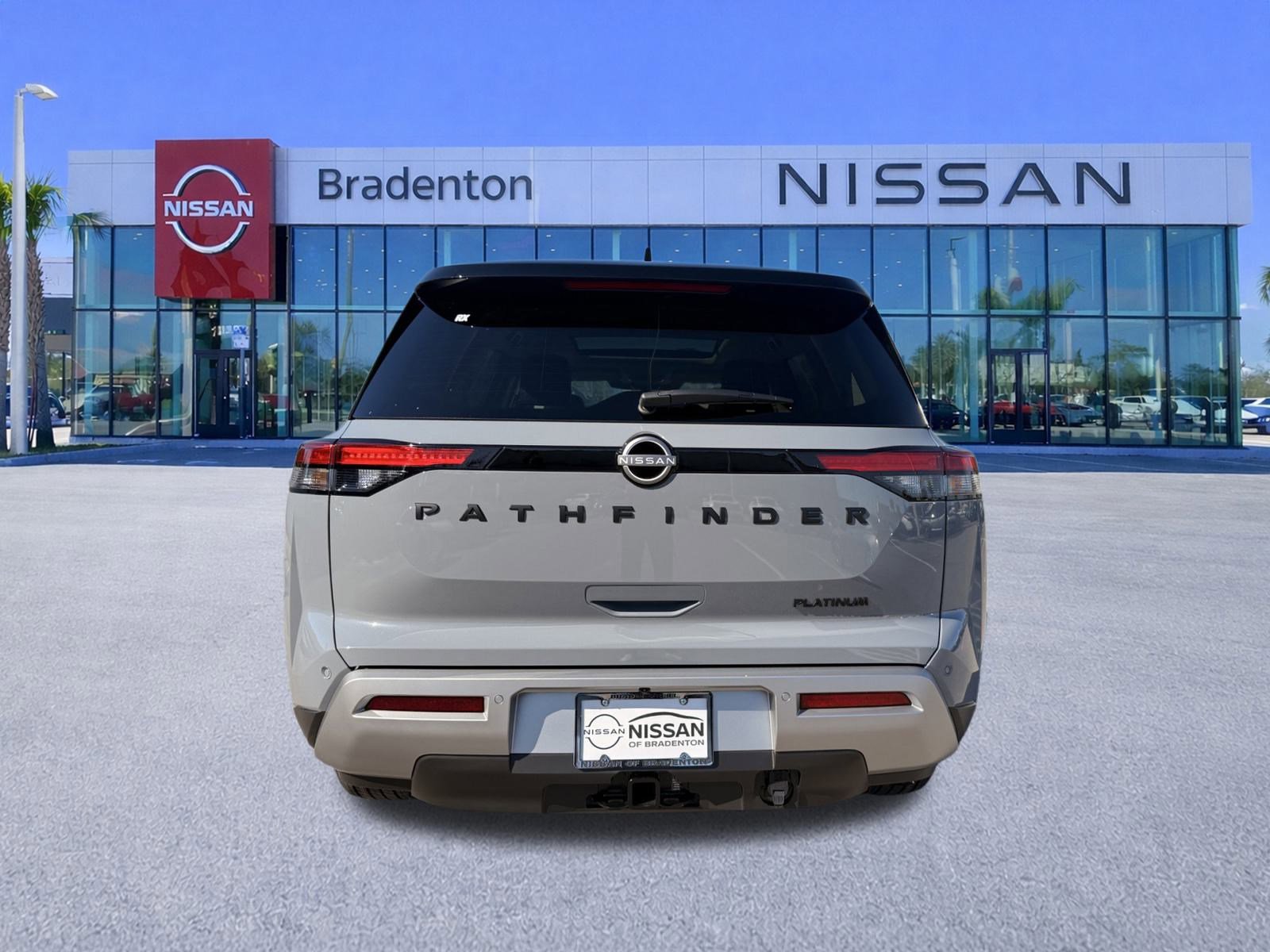 New 2025 Nissan Pathfinder Platinum image 5