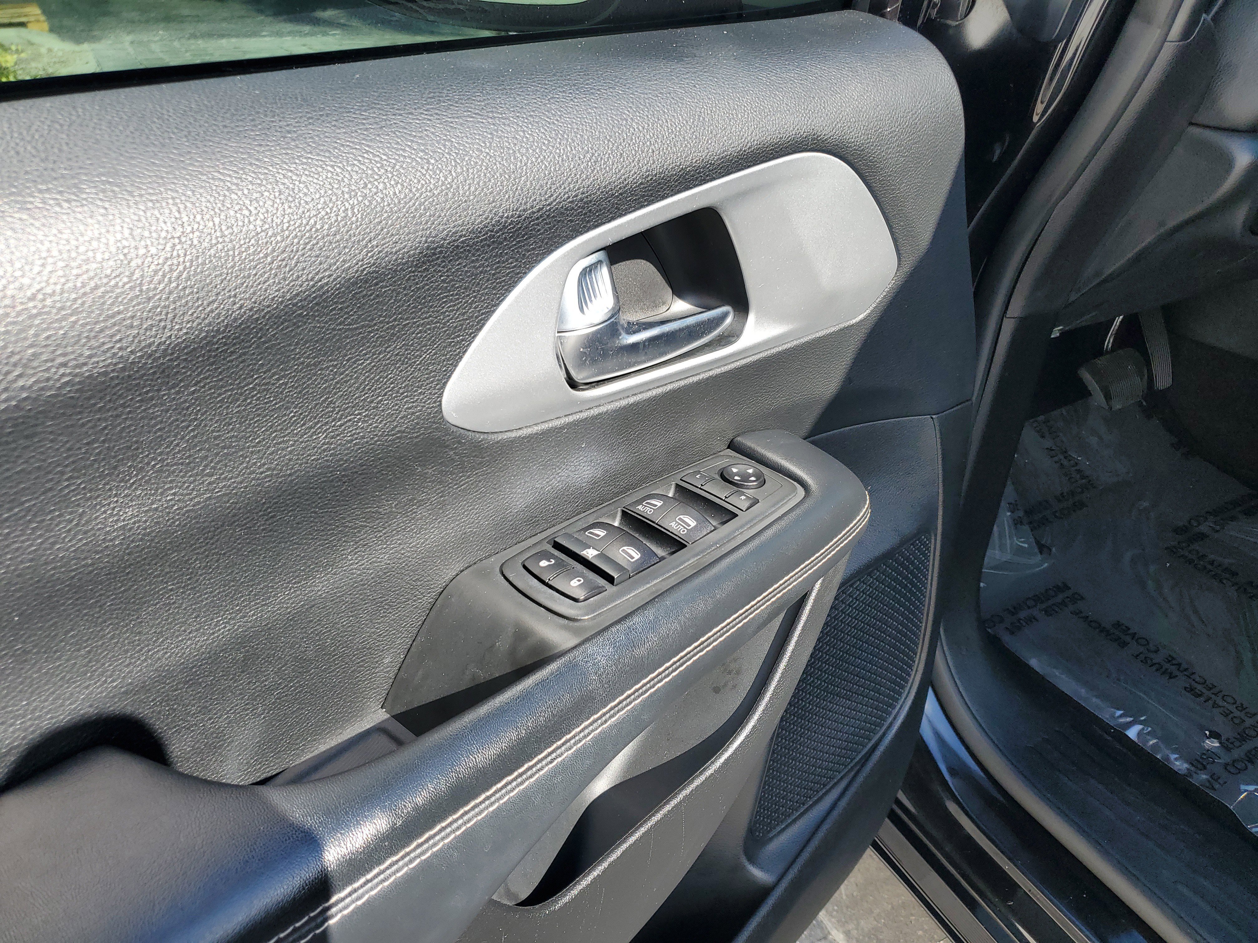 Used 2020 Chrysler Pacifica Touring w/ S Appearance Package image 17