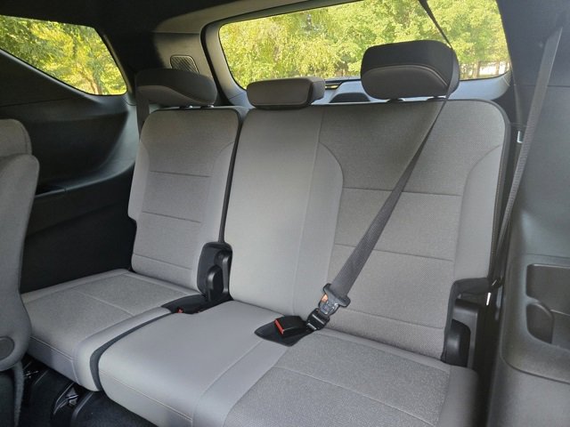 Used 2025 Chevrolet Traverse LT image 17