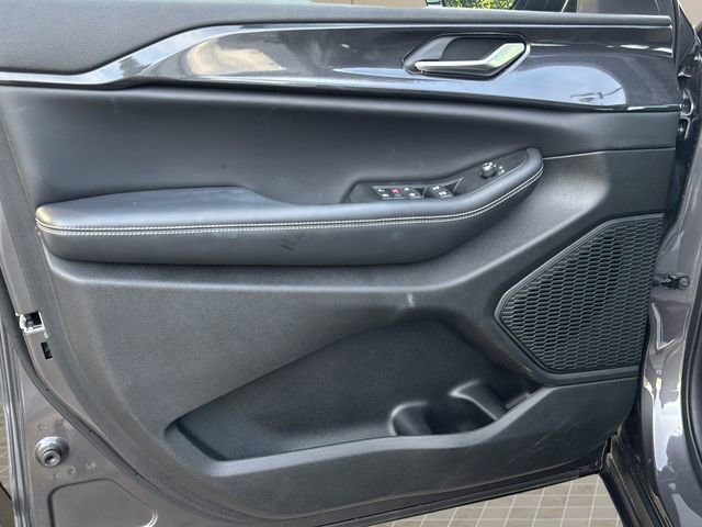 Certified 2023 Jeep Grand Cherokee Altitude image 11