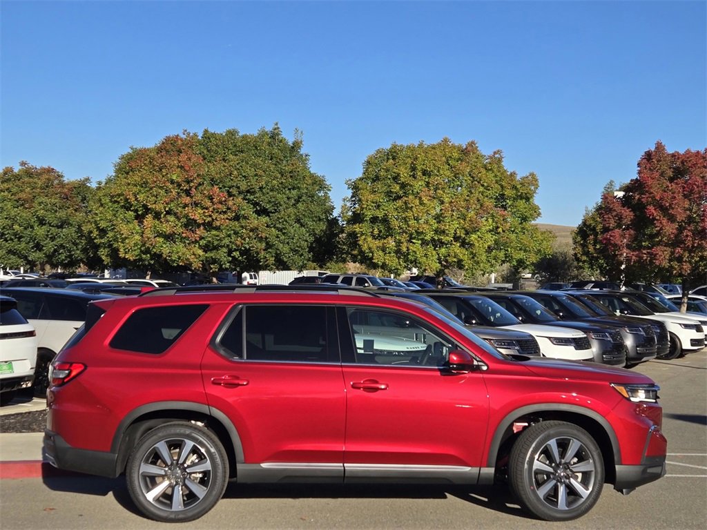 New 2025 Honda Pilot Touring image 3