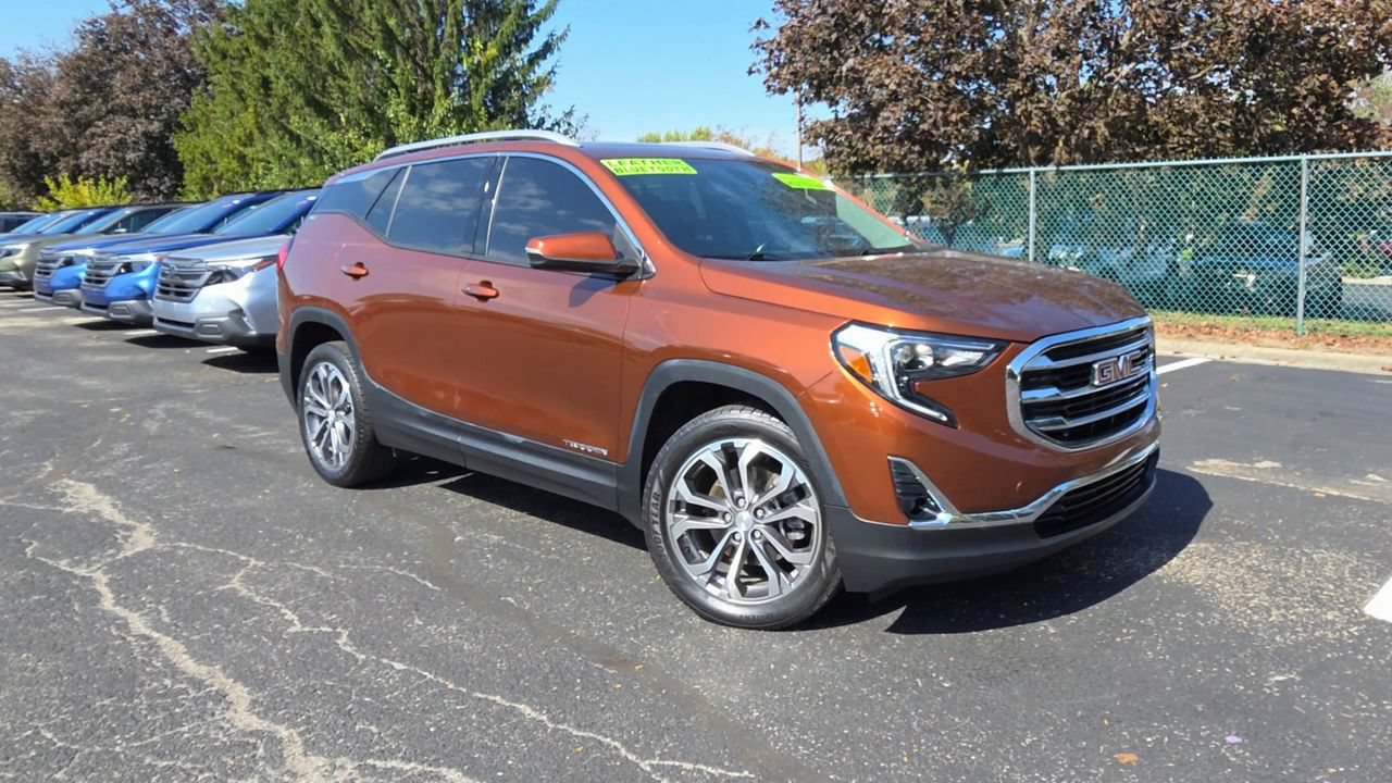 Used 2019 GMC Terrain SLT w/ Preferred Package FWD image 2