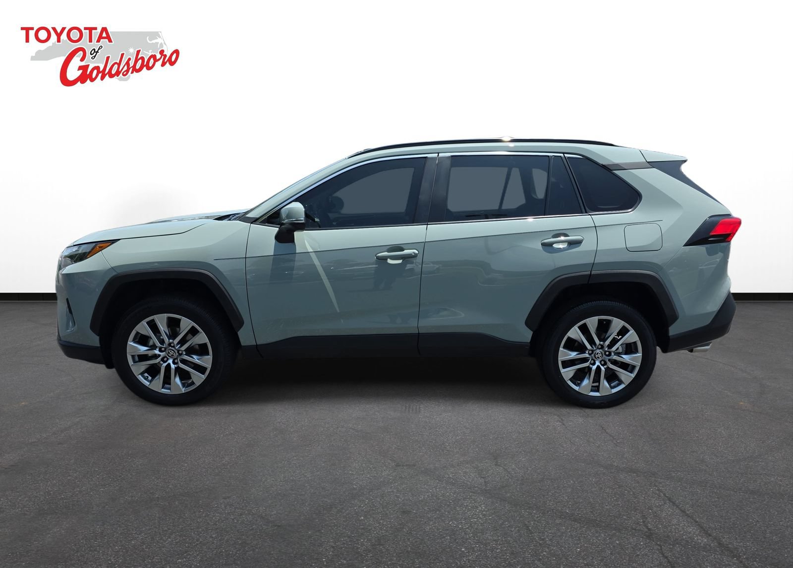 Used 2023 Toyota RAV4 XLE Premium FWD image 8