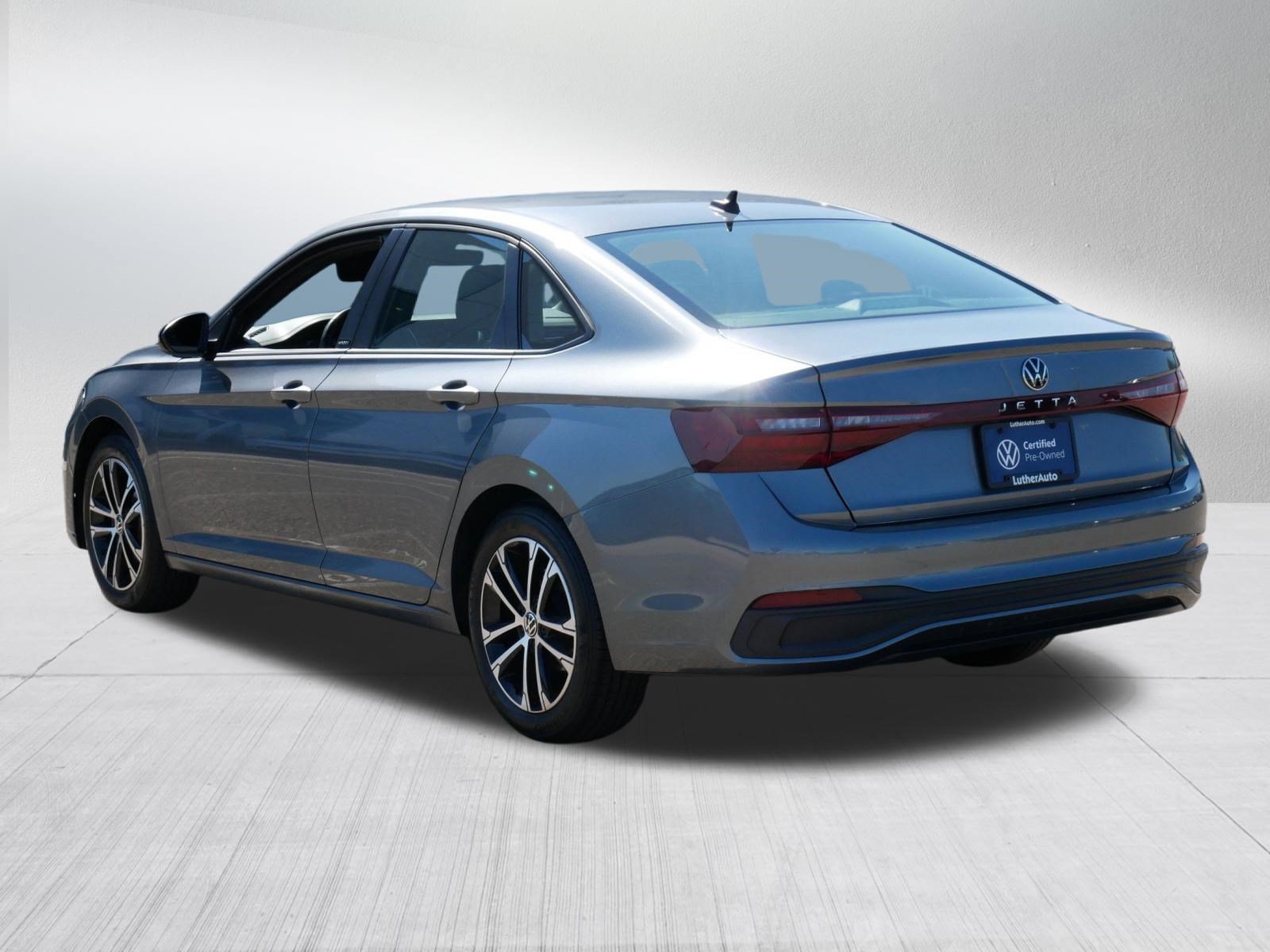 Certified 2025 Volkswagen Jetta Sport FWD image 5