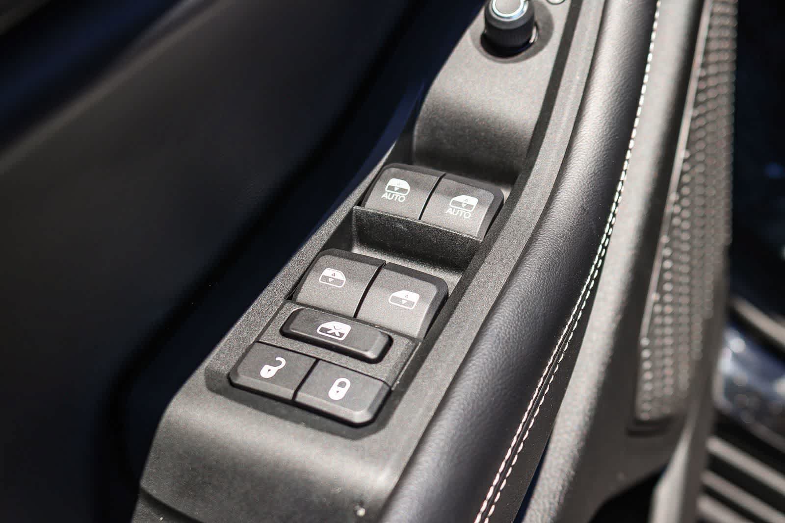 Used 2025 Jeep Grand Cherokee L Laredo RWD image 23