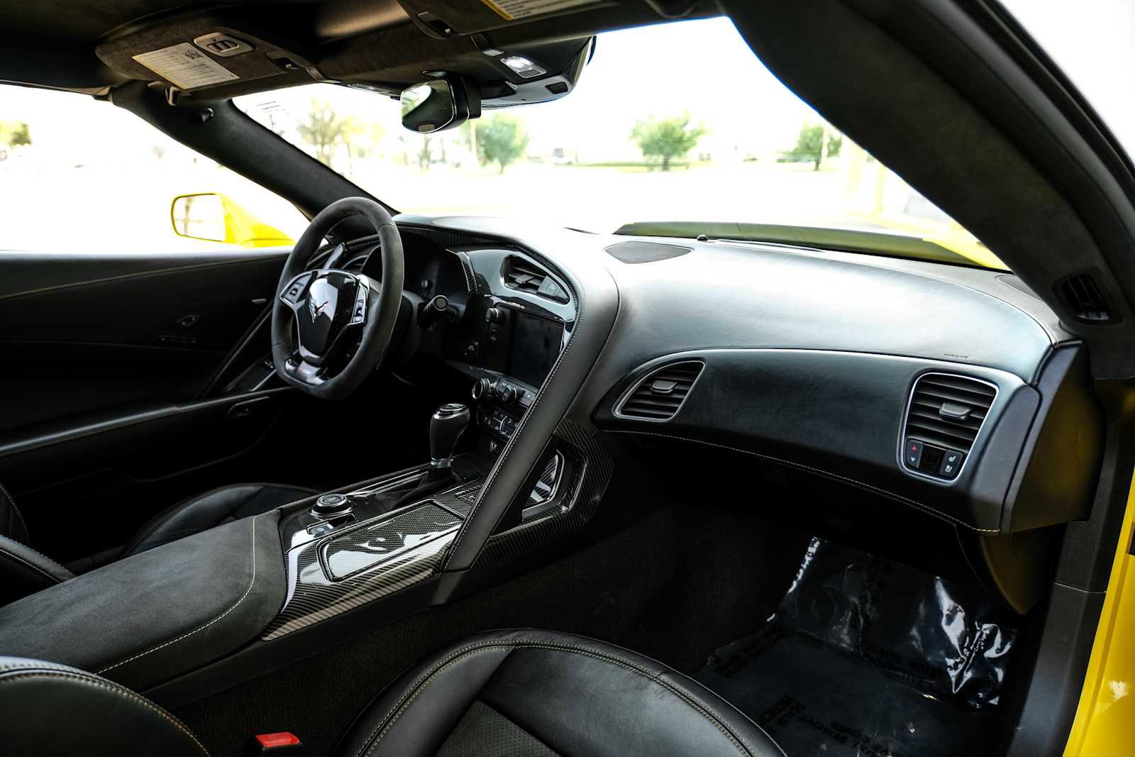 Used 2015 Chevrolet Corvette Z06 w/ 3LZ Preferred Equipment Group image 15